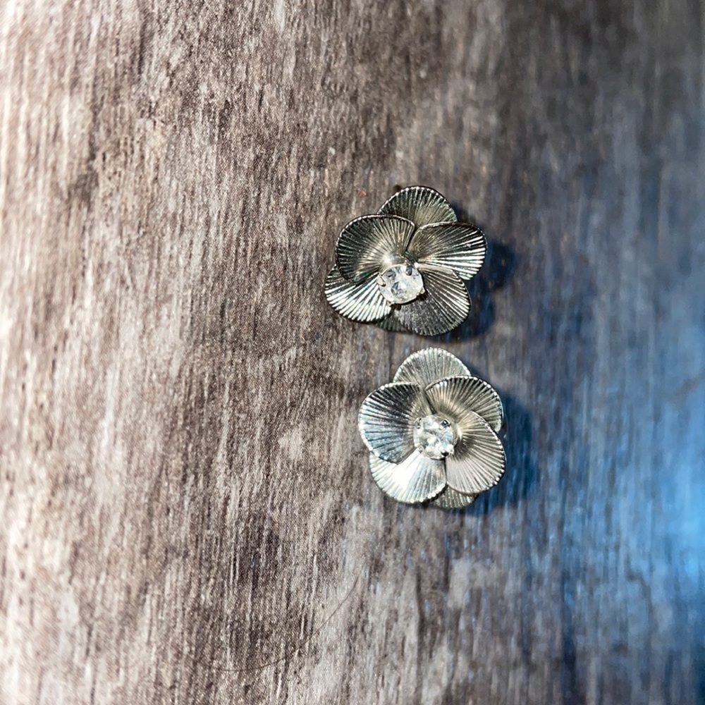 Vintage floral bloom blossom earrings silver
